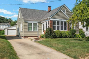 The Midcentury Cottage - Spacious 2BD with KING bed